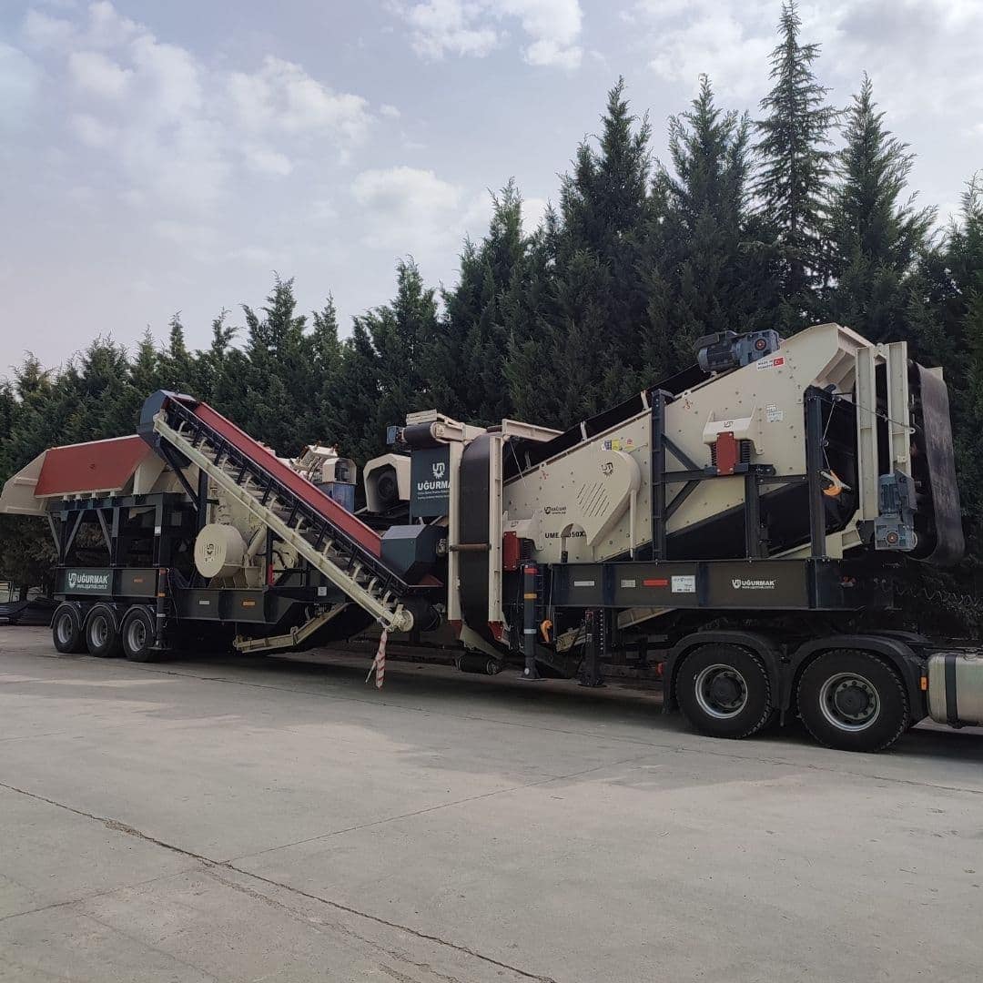 Mobile-Stone-Crushing-Screening